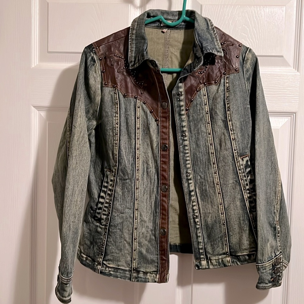 Reba size Large Jean jacket with leather and beaded trim 98%cotton 2% spandex
